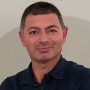 Ingénieur de recherche CNRS. Intégration instrumentale. Mise en œuvre des systèmes de stimulation et de recueil de données comportementales et physiologiques sur les sujets humains et non-humains pendant les acquisitions IRM.